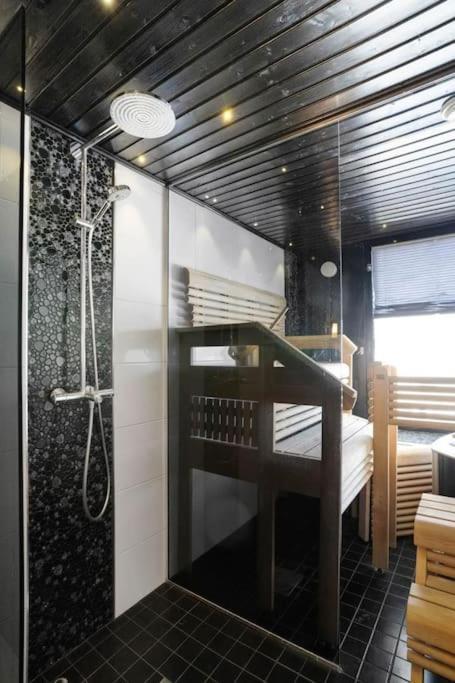 Majestic Penthouse With Sauna & High-Speed Wi-Fi And Parking Rovaniemi Exteriör bild